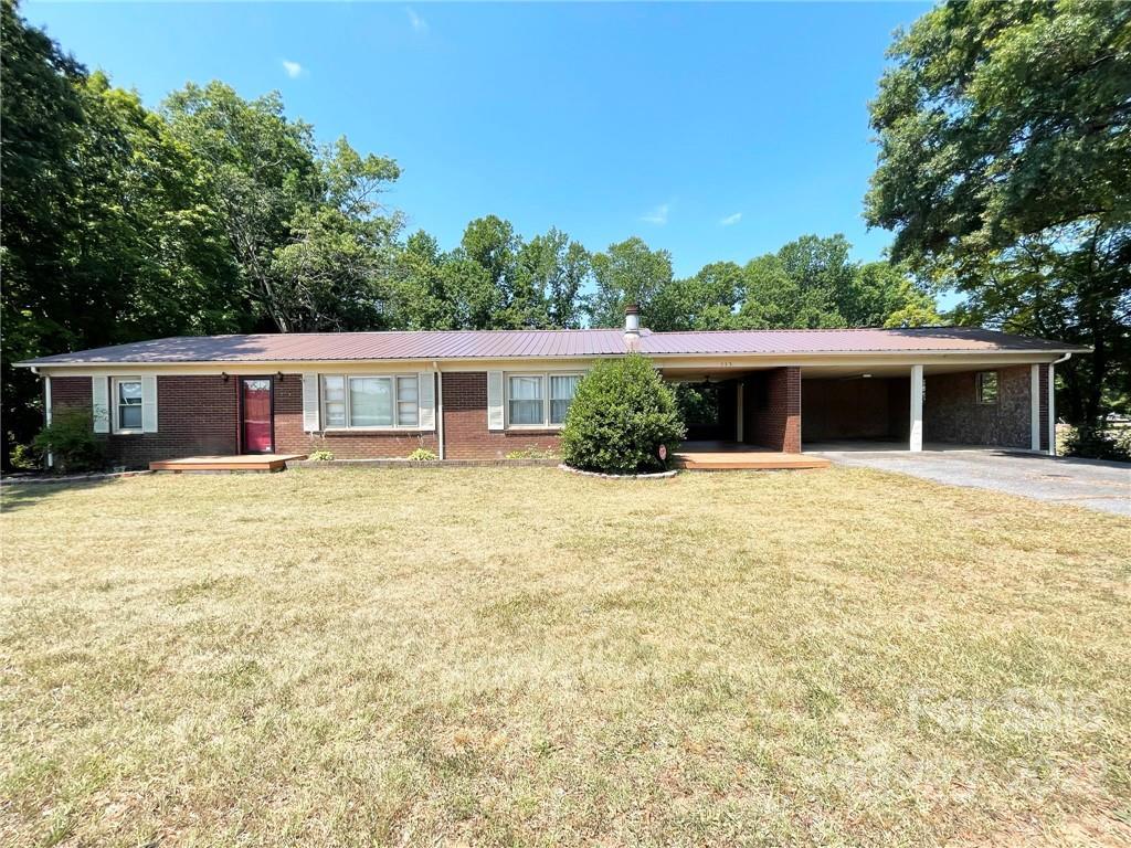 335 Hickory Airport Rd., Hickory, NC 28601