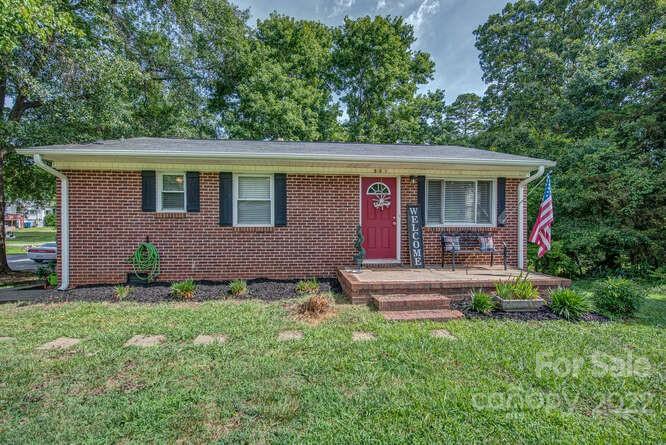 520 Tuckaseege Rd., Mount Holly, NC 28120
