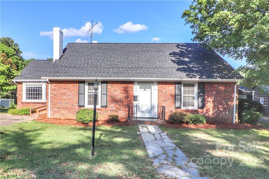 630 Oakland Ave., Statesville, NC 28677