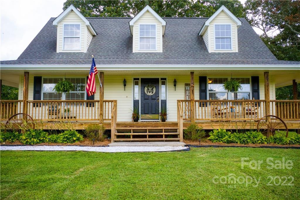 140 Kyndra Knoll Ln., Horse Shoe, NC 28742