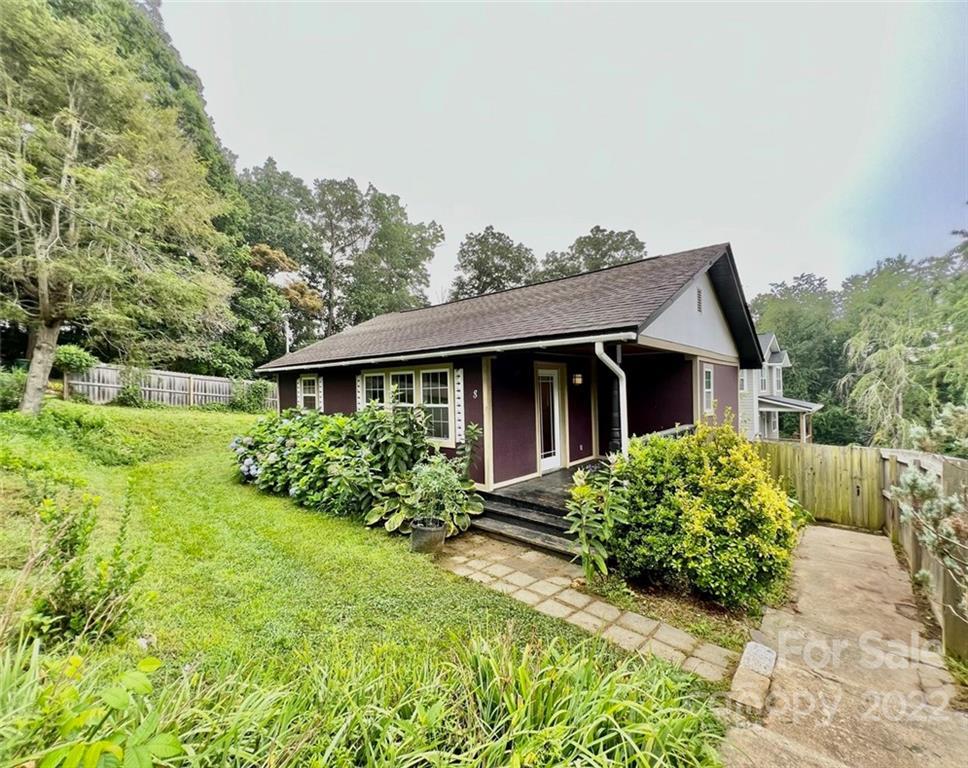 8 Lawndale Ave., Asheville, NC 28806