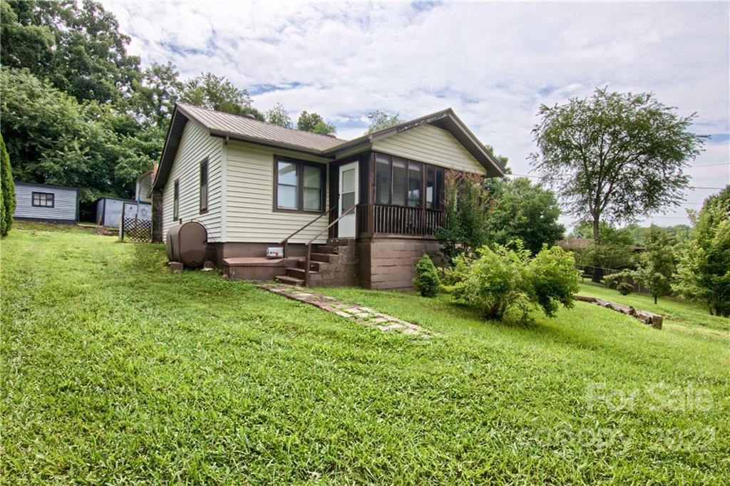 86 20th St., Asheville, NC 28806