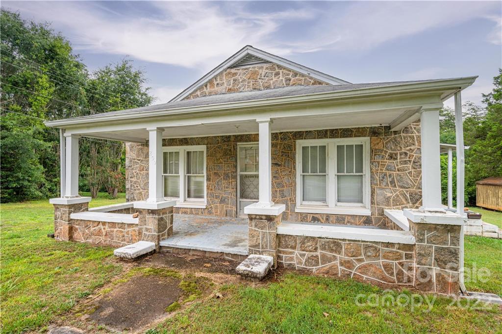 209 14th Ave., Hickory, NC 28602