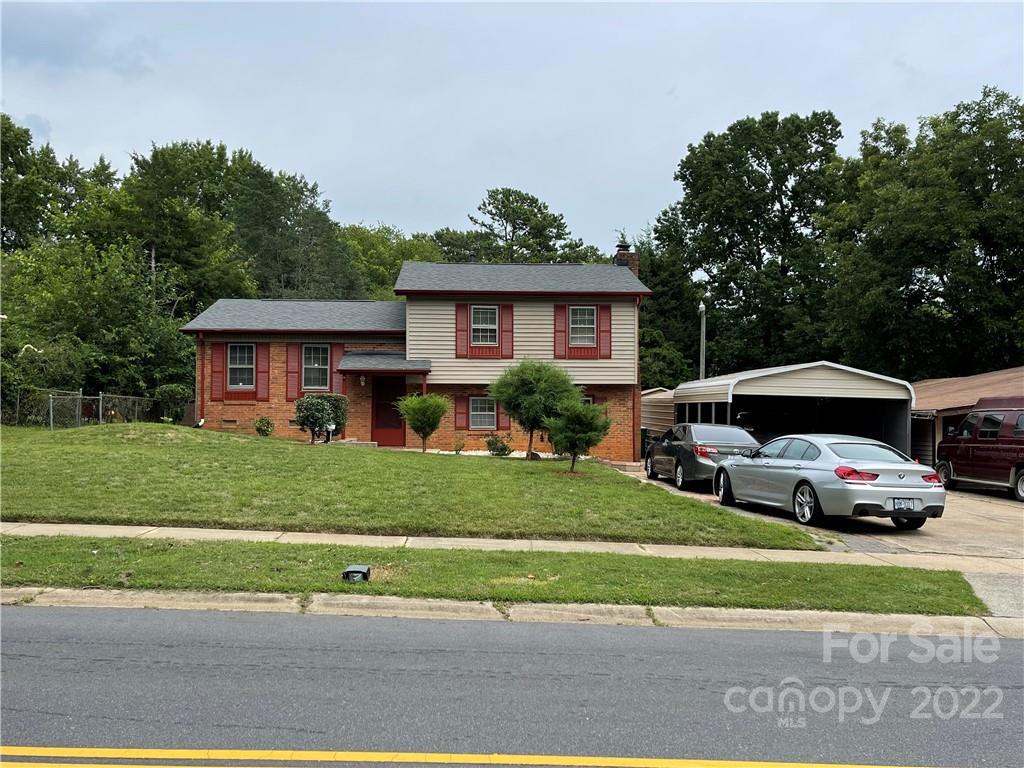 6800 Covecreek Dr., Charlotte, NC 28215