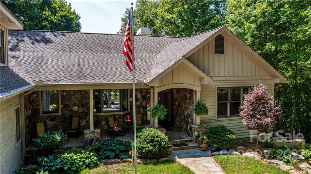 324 Winding Creek Rd., Sapphire, NC 28774