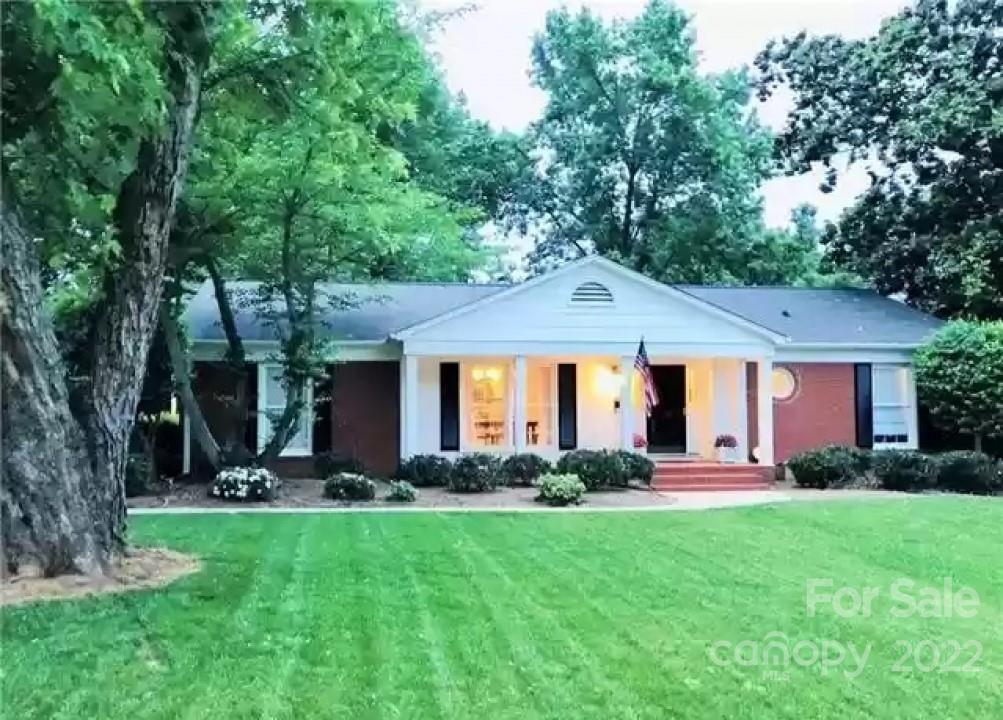 1123 Cheddington Dr., Charlotte, NC 28211