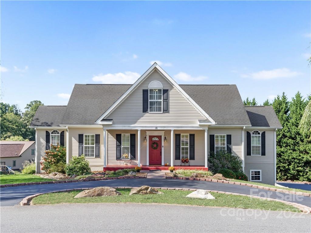 16 N Willow Brook Dr., Asheville, NC 28806
