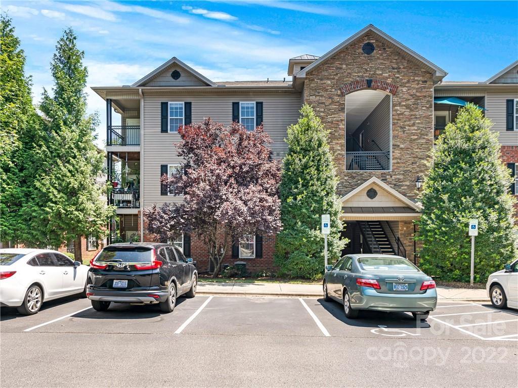 731 Appeldoorn Cir., Asheville, NC 28803