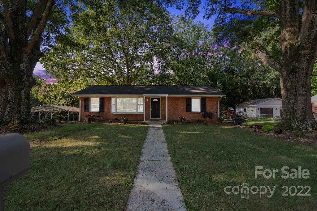 2208 Englewood St., Kannapolis, NC 28083