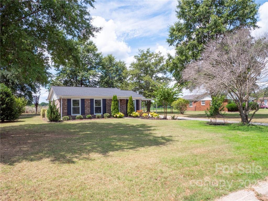 829 Lakeview Dr., Marshville, NC 28103