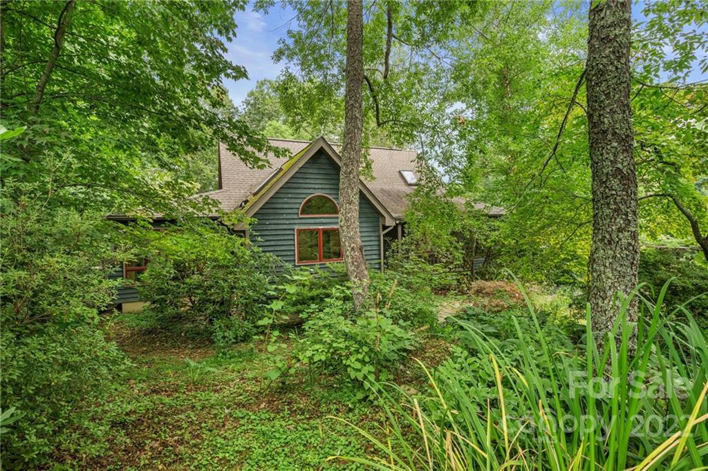 658 Elk Mountain Scenic Hwy., Asheville, NC 28804