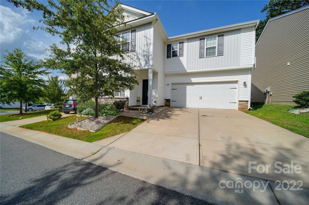 2009 Amos Oaks Ln., Charlotte, NC 28215