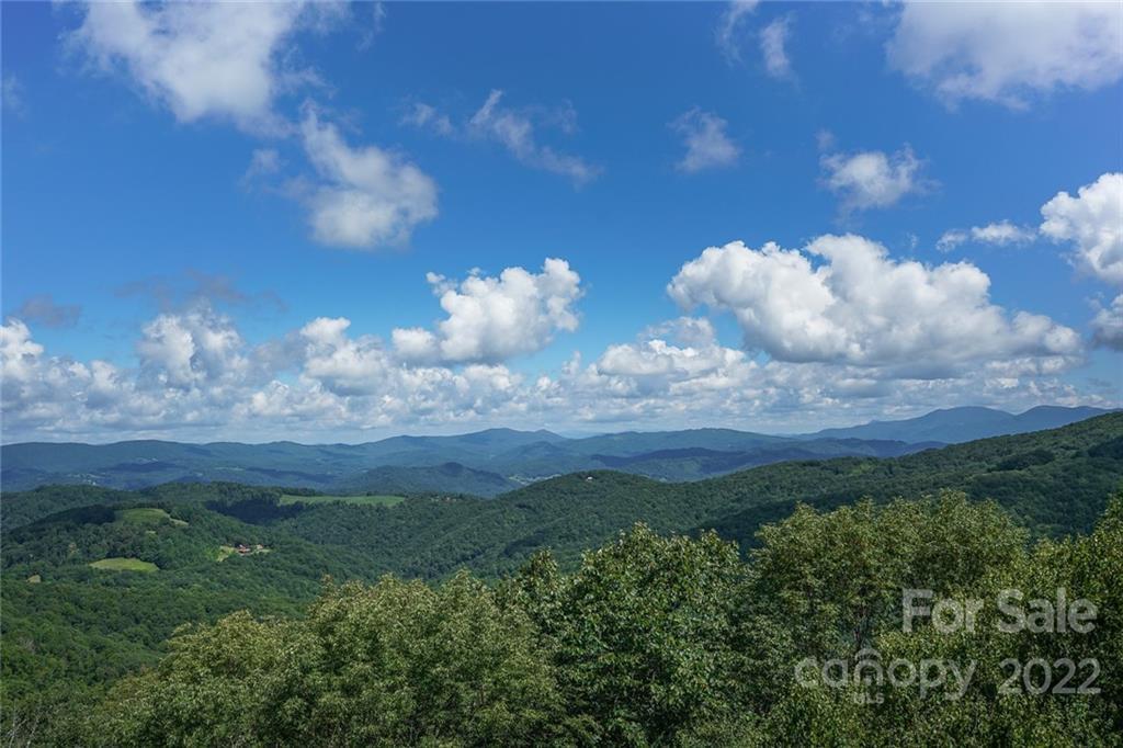 106 Divot Dr., Beech Mountain, NC 28604