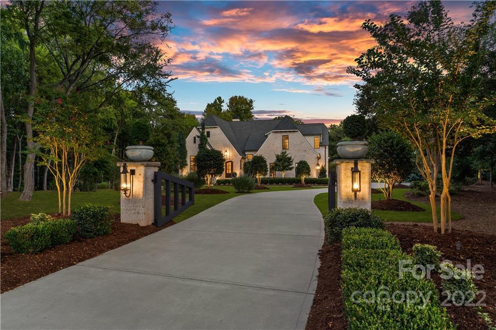 9214 Flying Eagle Ln., Charlotte, NC 28278