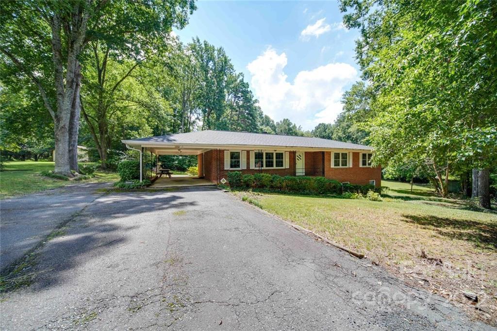 1202 Hartis Ln., Matthews, NC 28105