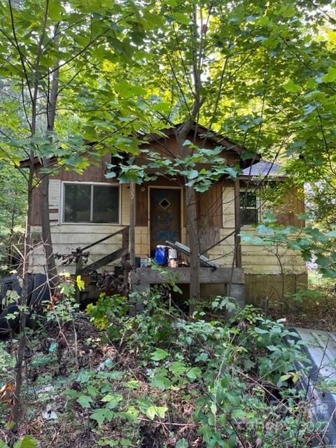 1225 Kirkwood St., Hickory, NC 28602