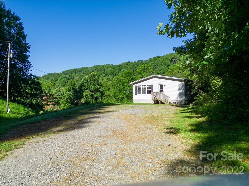 103 Hebron Ln., Sylva, NC 28779