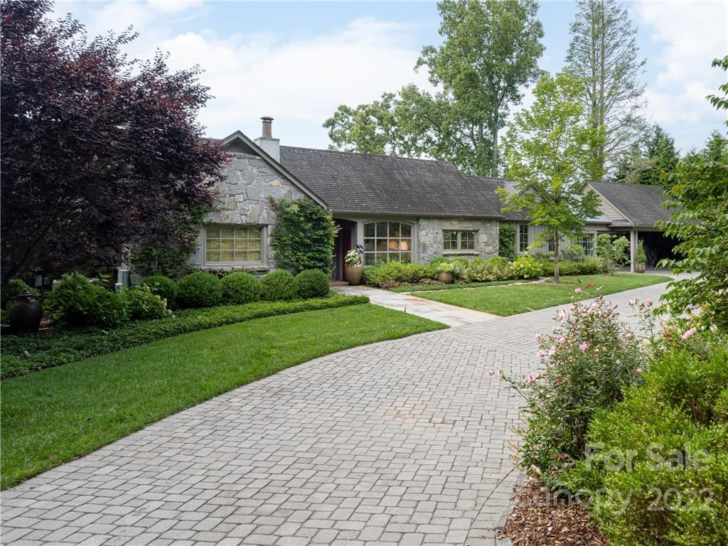 815 Town Mountain Rd., Asheville, NC 28804