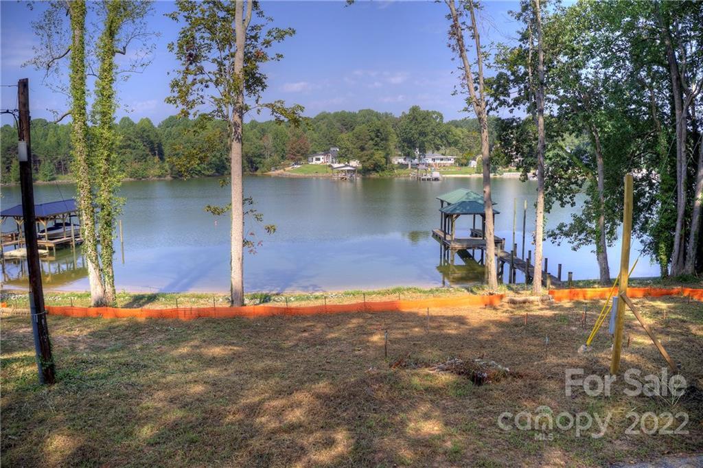 108 Winding Shore Rd., Troutman, NC 28166
