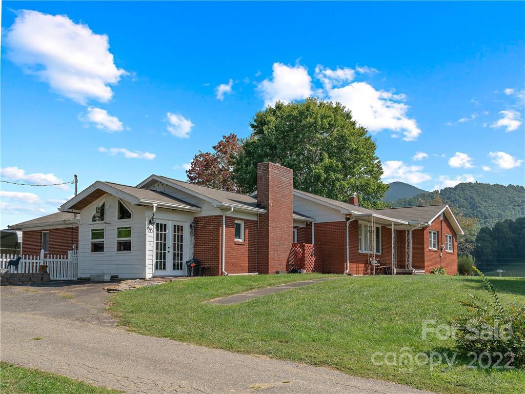 26 Glen Raven Cir., Burnsville, NC 28714