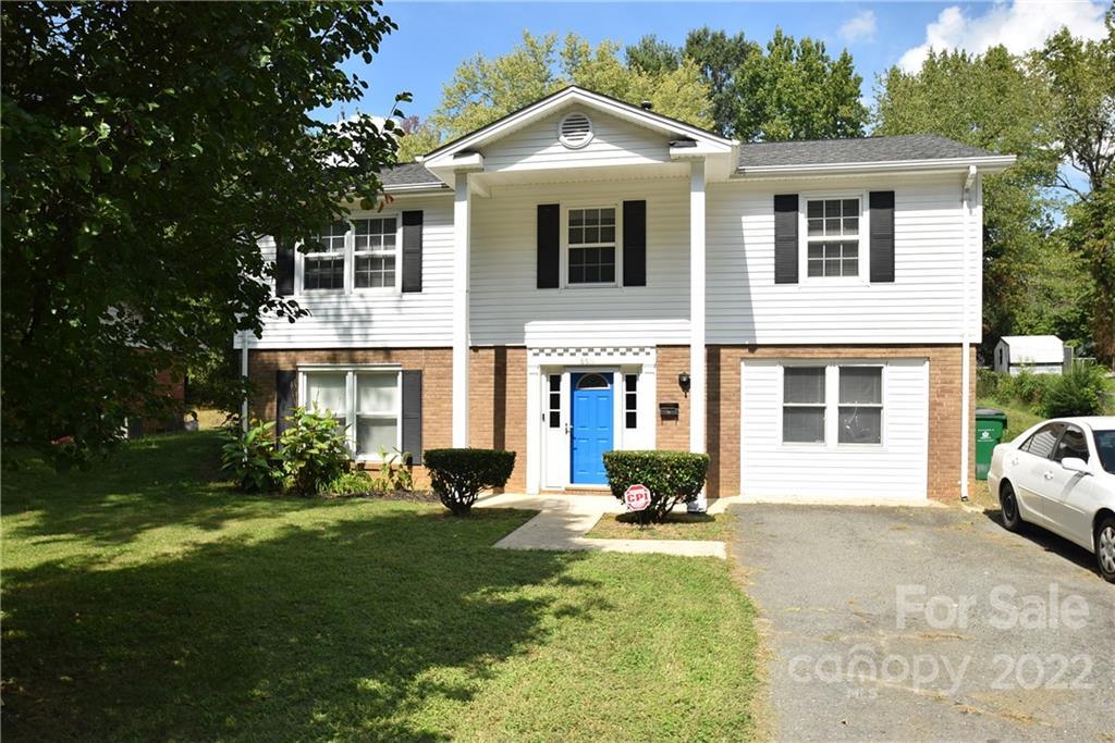 6611 Covecreek Dr., Charlotte, NC 28215