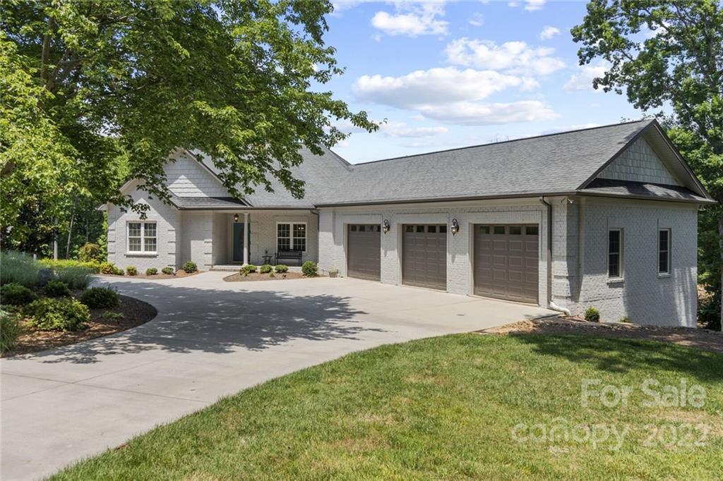 252 Greenbay Rd., Mooresville, NC 28117