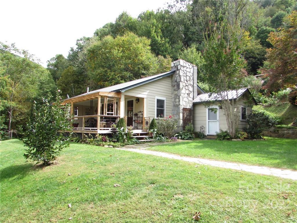 2363 Bolens Creek Rd., Burnsville, NC 28714
