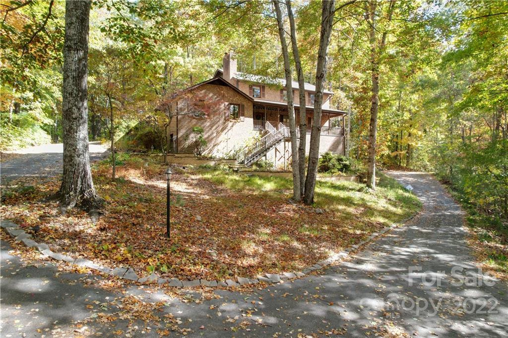 410 Rockwood Dr., Hendersonville, NC 28792