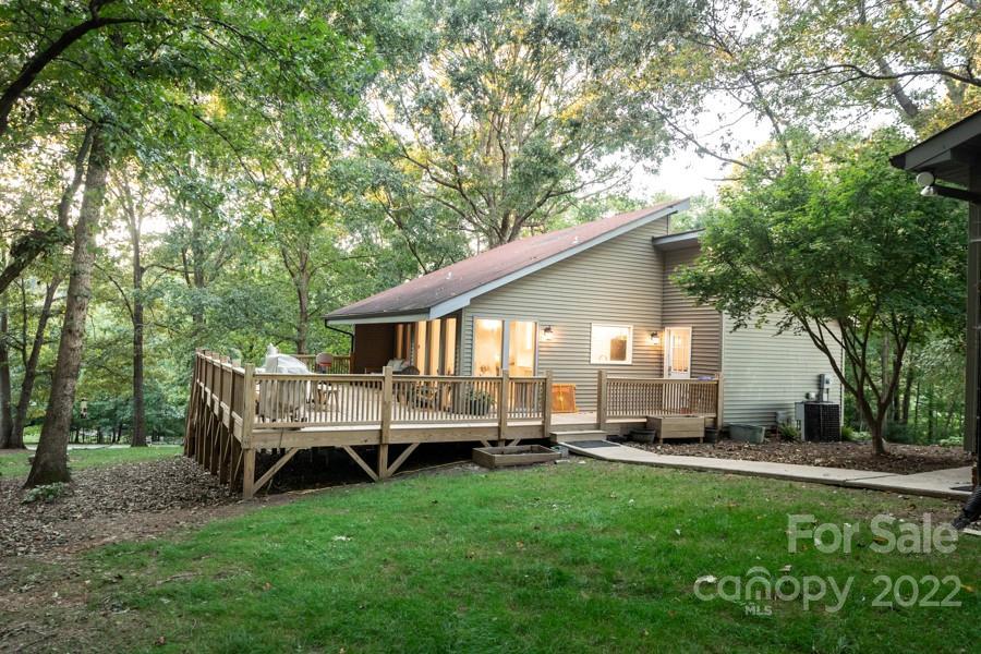 2106 Lynmore Dr., Sherrills Ford, NC 28673