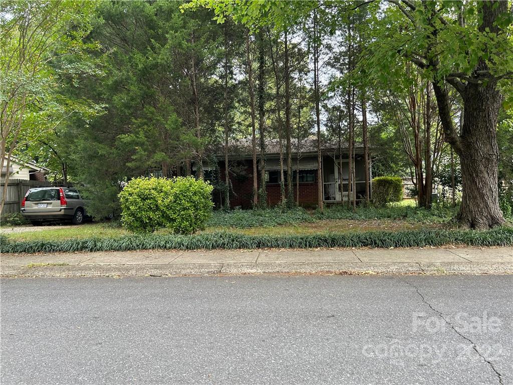 609 Lochridge Rd., Charlotte, NC 28209