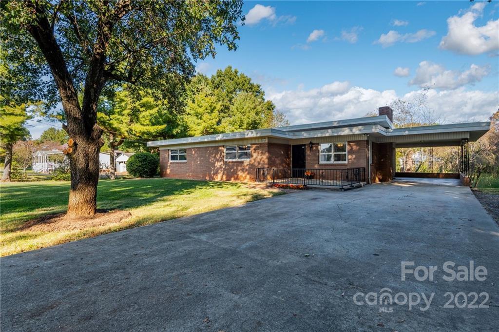 2352 33rd St., Hickory, NC 28601