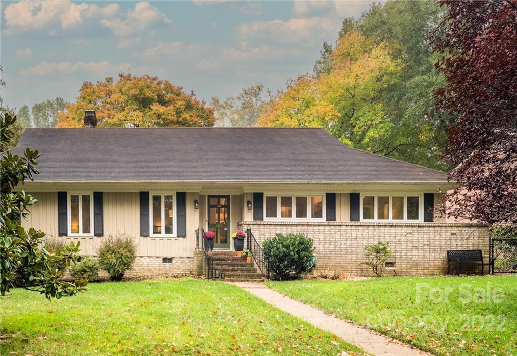 1316 Bearmore Dr., Charlotte, NC 28211