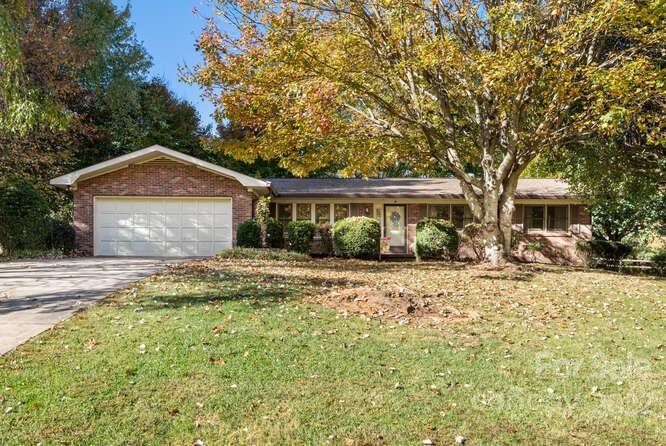 30 Selwyn Rd., Asheville, NC 28806