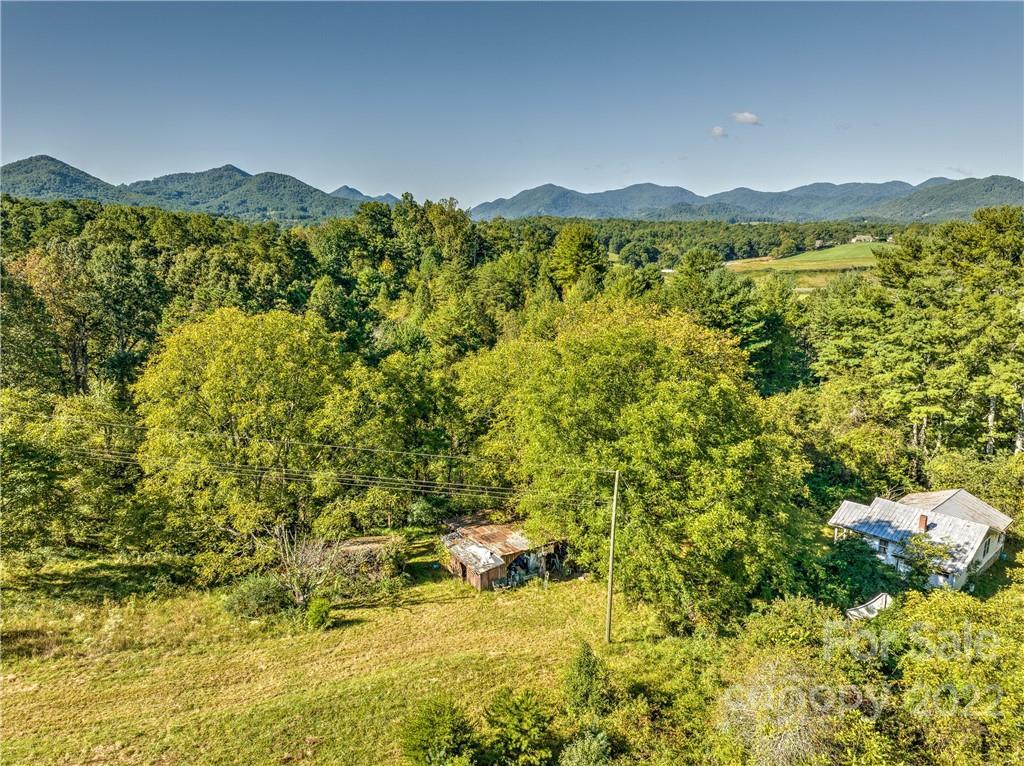 17 Riddle Ln., Asheville, NC 28806