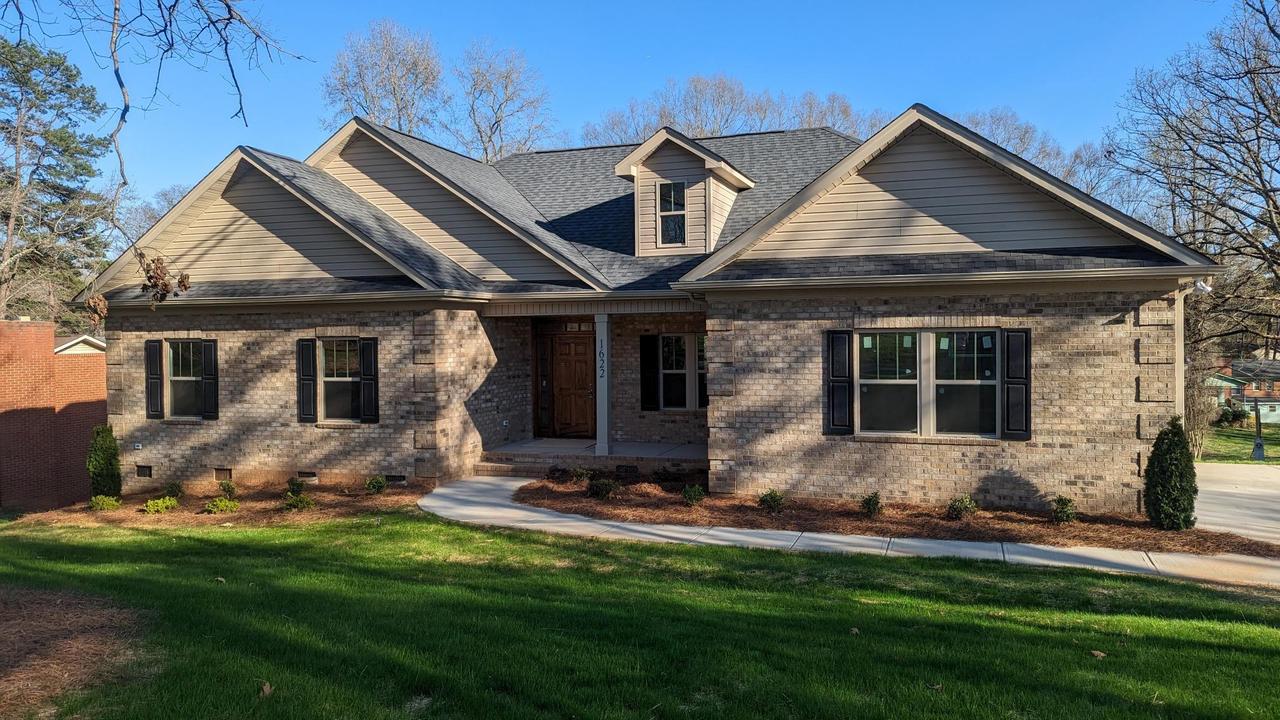 1622 W Laporte Dr., Charlotte, NC 28216