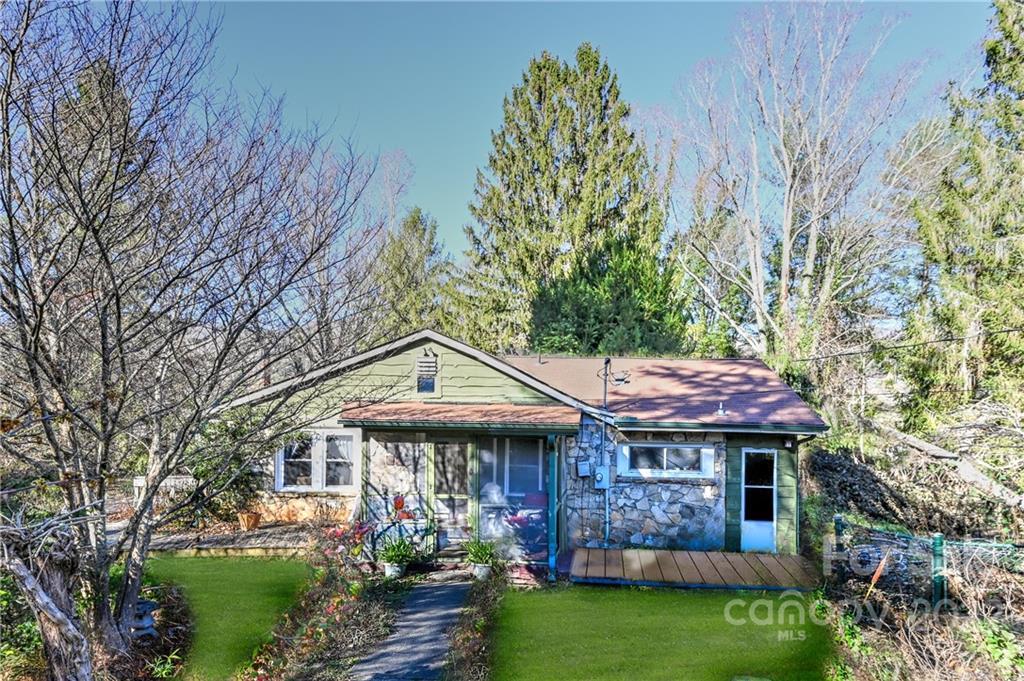 7 Beaverdam Knoll Rd., Asheville, NC 28804