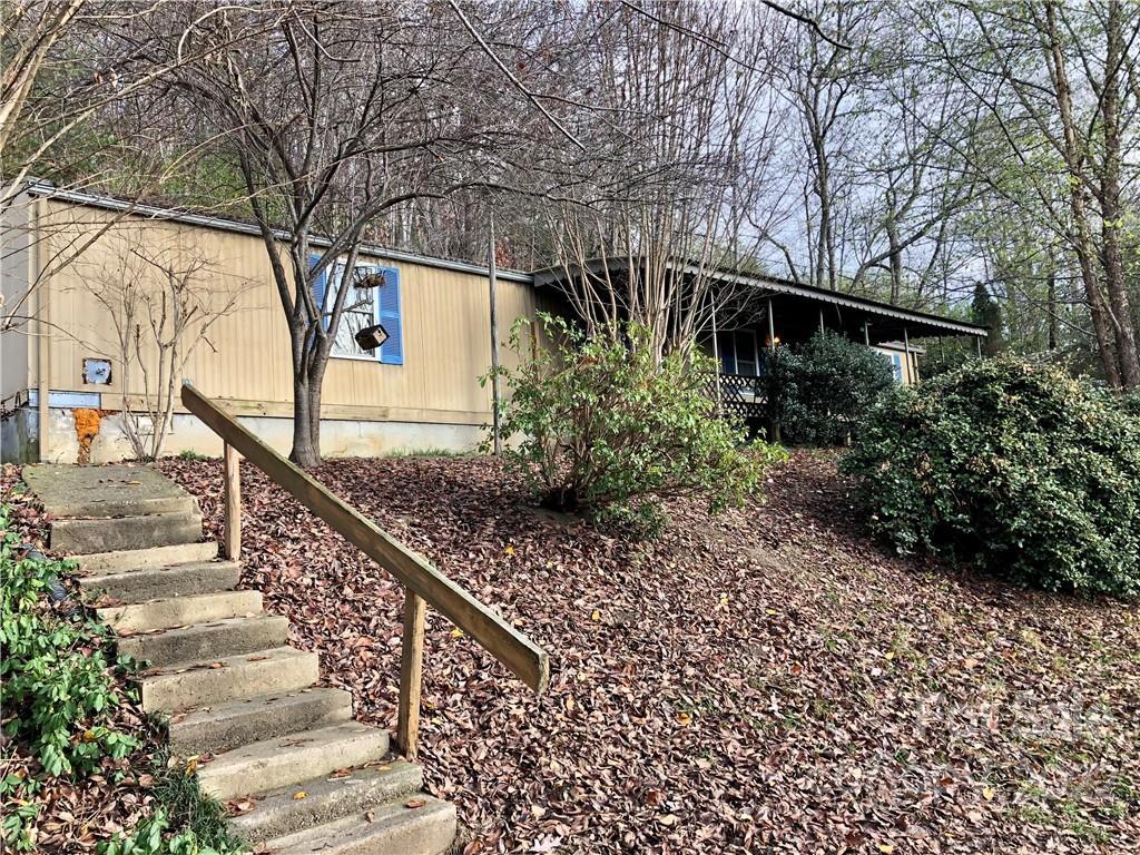 121 Benson Rd., Asheville, NC 28806