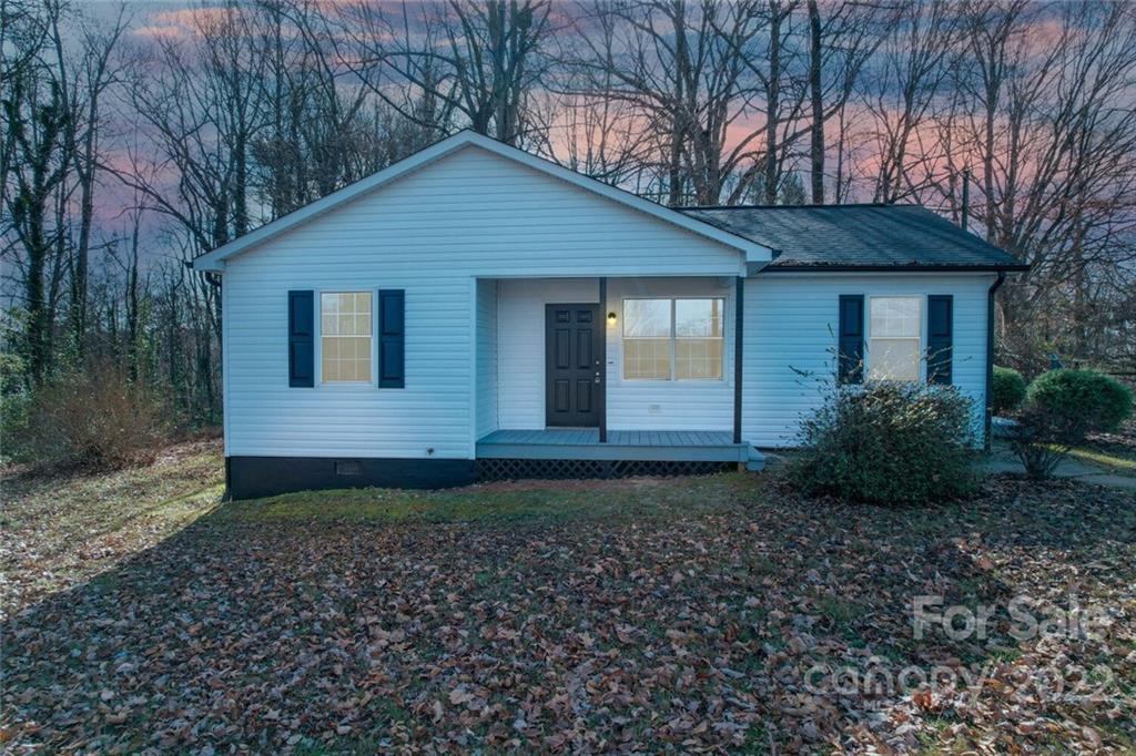 144 Fairview Dr., Lenoir, NC 28645
