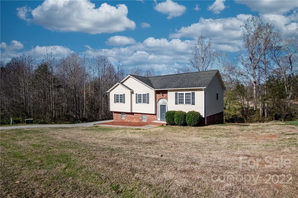 4847 Sandstone Dr., Conover, NC 28613
