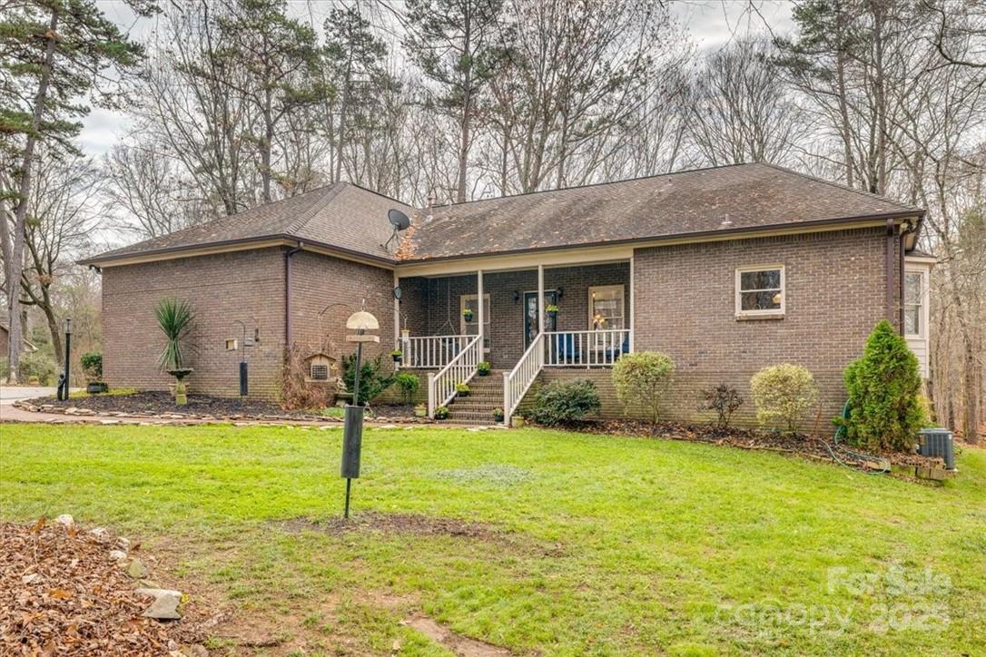 1800 Chestnut Ln., Matthews, NC 28104