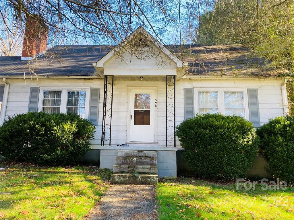 598 East St., Waynesville, NC 28786