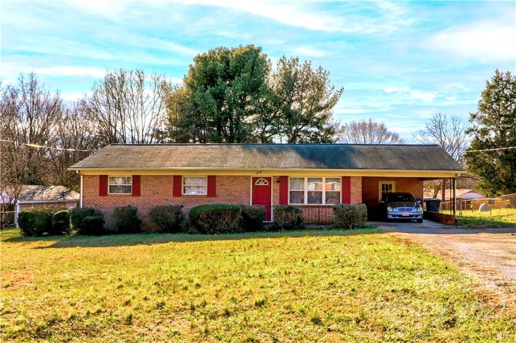 1914 Cunningham Dr., Statesville, NC 28625