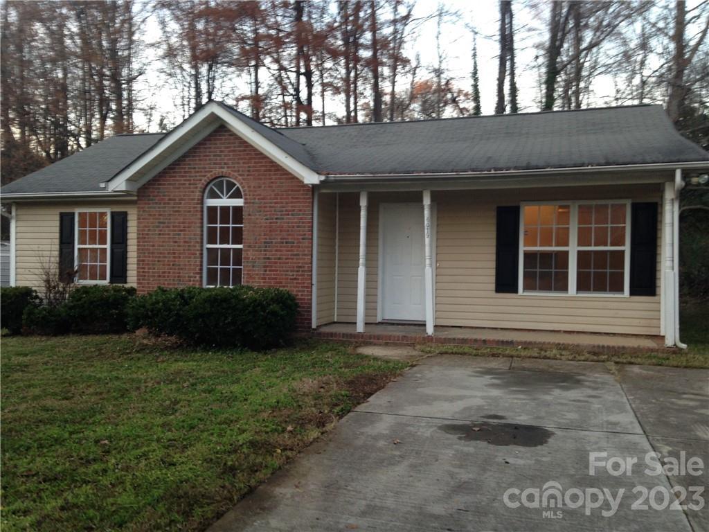 6019 Double Rein Rd., Charlotte, NC 28215