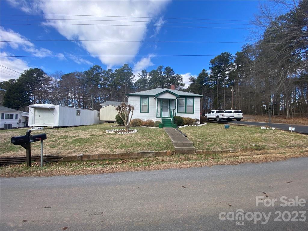 2083 6th Ave., Hickory, NC 28602