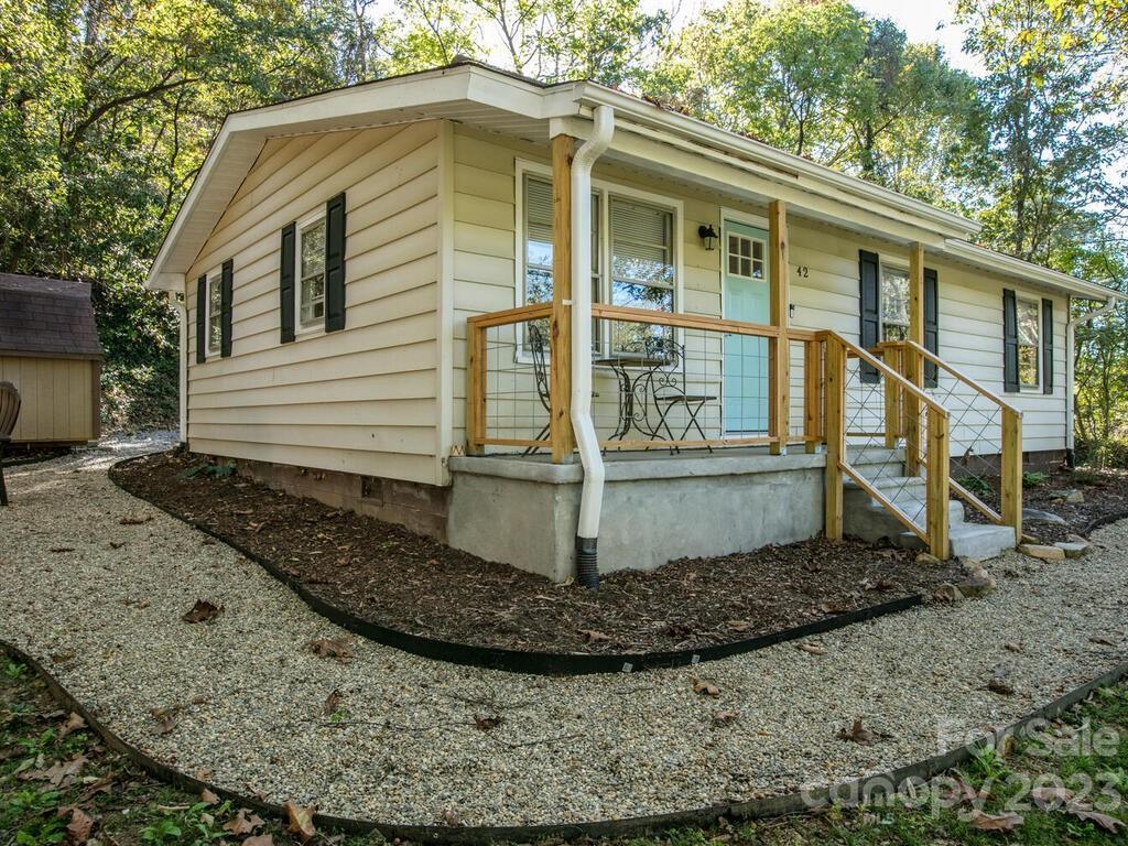 42 Hillcrest Rd., Asheville, NC 28804