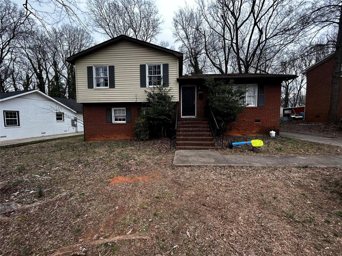 2225 Lanecrest Dr., Charlotte, NC 28215