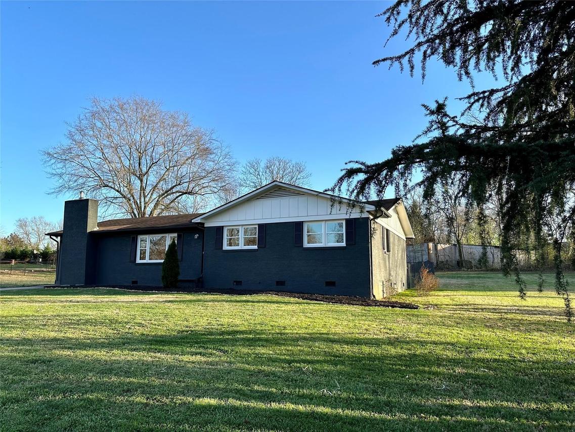 270 Hoopaugh Ave., Ellenboro, NC 28040