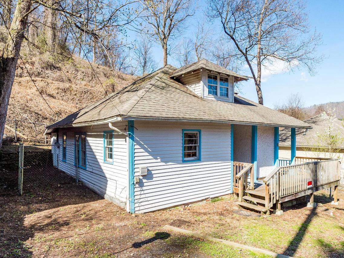 30 Morris St., Sylva, NC 28879