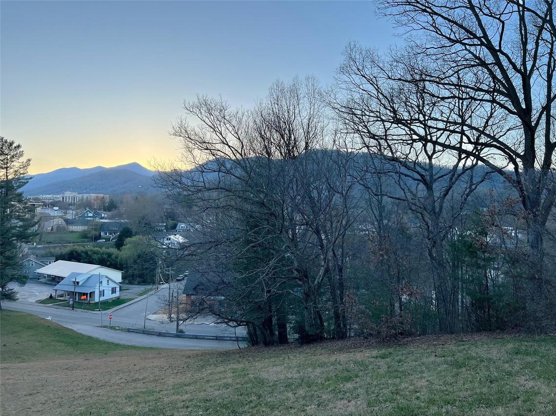 115 Woolsey Heights, Waynesville, NC 28786