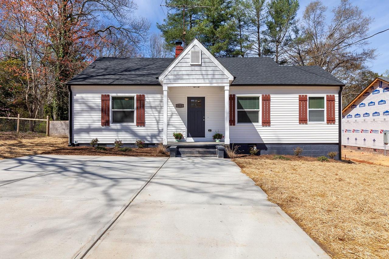 811 N Ransom St., Gastonia, NC 28052